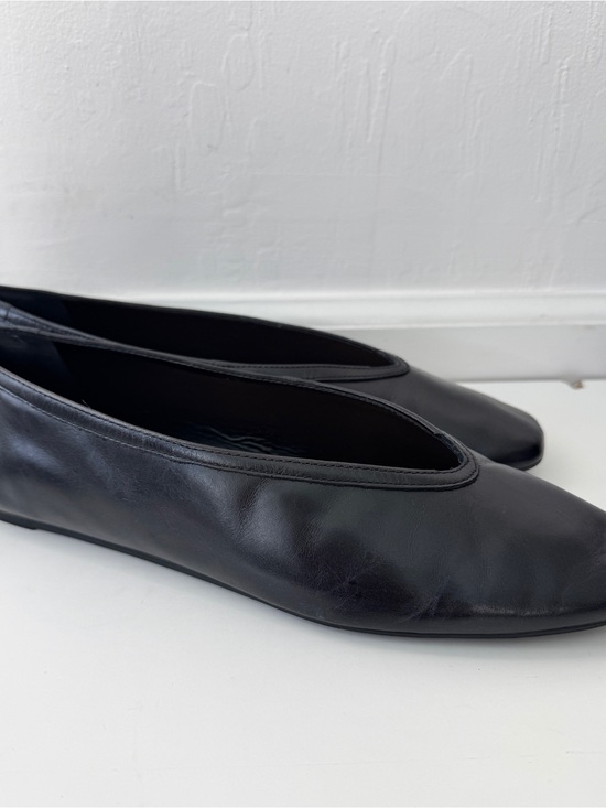 Arezzo Shoes - Minimalist Black Leather Women's Ballet Flats size 9